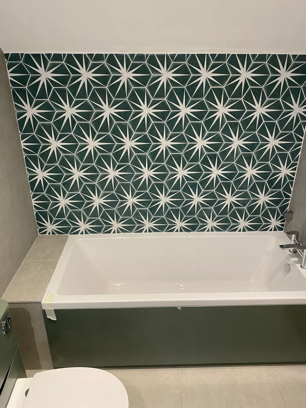 Family bathroom with feature tiling — Project Fox, Surrey & Sussex